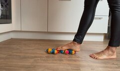 Sneaker-Girl Gym-Lady - Egg Crush