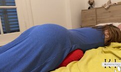 KatherineFarts caught her slave on her dress and farting
