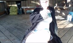 Afternoon Fingerfuck in the Backyard