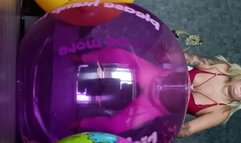 looner girl play on shosu beachballs