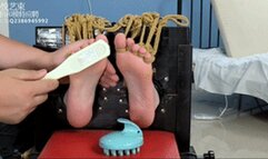 xy67-Mature Chinese girl in leather clothes is tied to a chair and tickles her feet like crazy