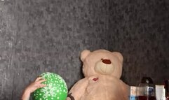 blow big balloon in pool and mastrubation