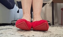 Toe wiggling in new pointed red ballet flats V