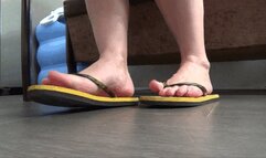 wiggle your toes in flip flops FF