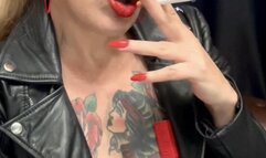 Red Marlboro - Worship - I want, I can and I will throw smoke in your face - Here you have genuine leather, vinyl and lots of smoke - Mouth Inhales and open mouth exhales, Deep Inhales - Multiple pumps, Nose exhales, Smoke rings, Red lipstick, Long Red na