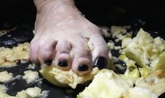 bbw muscle woman show thick wide feet smashing crusing apples with soles doing juice with thick fingers toes calves fetish feet