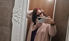 Nice loud pee in the public bathroom 4K