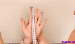 Girls Hand Compare - HD MP4