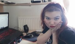 Smoking while doing online shopping