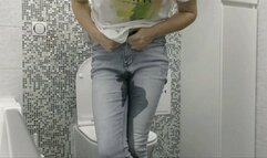 I show you my wet jeans and panties MP4 FULL HD 1080p