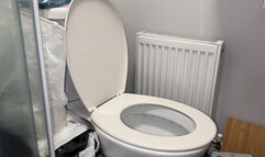 Peeing at home in green panties