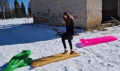 Inflatable mattresses high heels stomp and crush, high heels crush inflatable crocodile