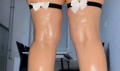 Big oily ass shaking in jeans