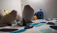 UN HOMBRE MINIATURA ME OBSERVA