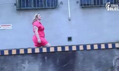 BBW dirty foot walk in public (4K 2160p)