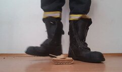 Firefighter crushing toy Tank