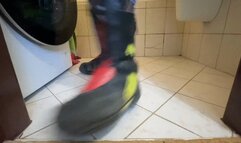 Garbageman crushing a Toys