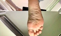 Unaware giantess writes in a notebook