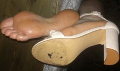 Plolina - Eating cum off her mature feet (4K)