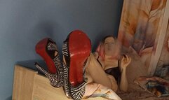 Lady ANGELA sensual vaping in her bedroon red bottom heels