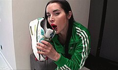 Nike’s sweaty sneakers and socks (1920x1080 HD) WMV