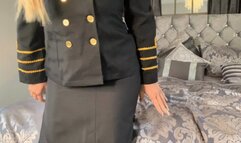 Air Hostess Thanks neighbour for housesitting