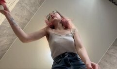small view - Emma blows up balloons