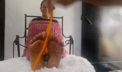 Fernando does it to Roxana, Amarra and makes many tickles on his feet (3)