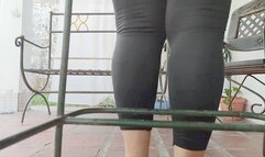 Playing with my wrinkled soles and my feet in a lot of oil (1)