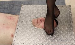 A942 Lady Noir in Face trample