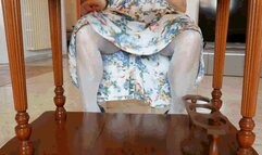 Looking under a small table MP4 (1920x1080) FHD