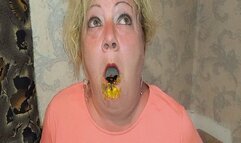 Crumpet swallows slimy aliens MP4