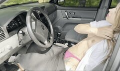 Amputated blonde in the car and masturbates