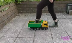 Sneaker-Girl Akira - Big Truck Crush with Rubber Boots