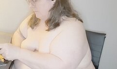 SSBBW EATING