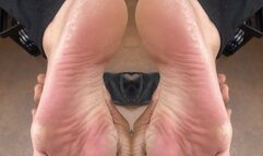 Big shapely soles and cutelong toes