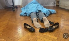 NICKY HAS SMELLY NYLON FEET - MOV HD