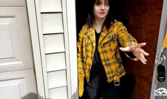 1386 – Persephone Pierce Cranking the Bug Barefoot