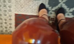 Sunny Maya Mistress si fa fare un massaggio rilassante ai piedi