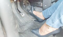 Diana Senior sexy pedal pumping on classic black pumps