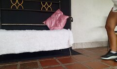 Shescamore self foot worship her stinky feet after the gym