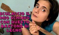 Sculacciate allo schiavo con cucchiaio gigante di legno