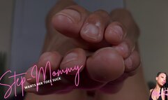 Step-Mommy Wants Her Toes Suck
