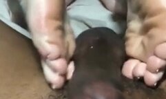 Pretty ass Latina with pretty Feet giving me a Solejob!!!