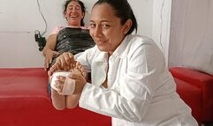Tickle Alessa's soles