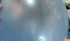 Blow with saliva blue cristal balloon
