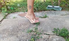 Shescamore scratching fantasy on high heels