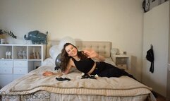 Saskia - Latex glove b2p and riding