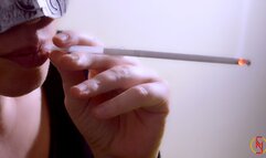 Smoking Capri 120s menthol with glass holder 2