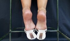 Wrinkled soles seen from behind with low sandals (3)